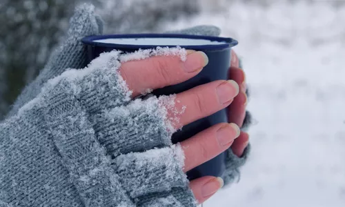 Jak ochránit ruce před mrazem? Pár osvědčených rad pro zimní dny